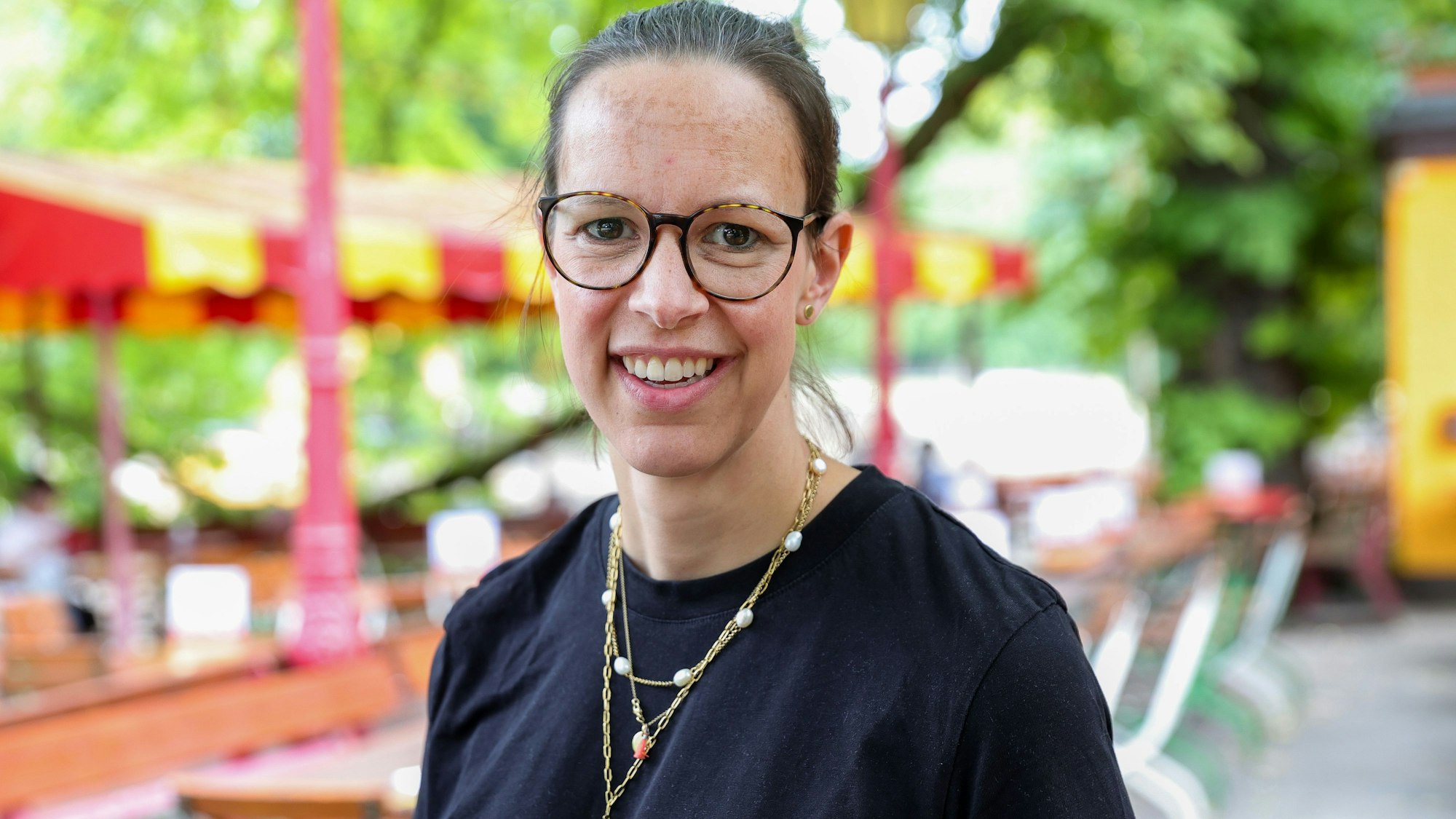 Wirtin Anna Heller betreibt das „Hellers Bauhaus“ in der Roonstraße.