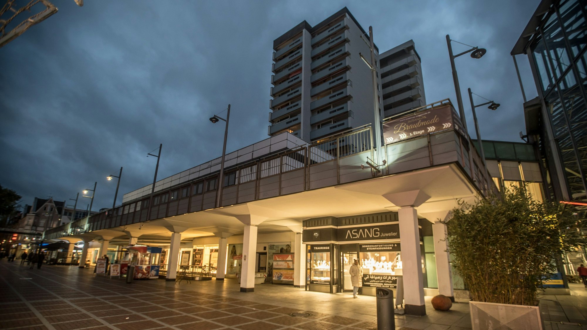 Kaufhof, City A, Wiesdorf, Fußgängerzone.