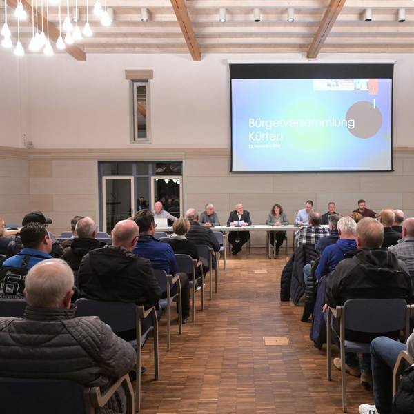 Volle Ränge bei der Versammlung im Bürgerhaus.