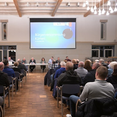 Volle Ränge bei der Versammlung im Bürgerhaus.