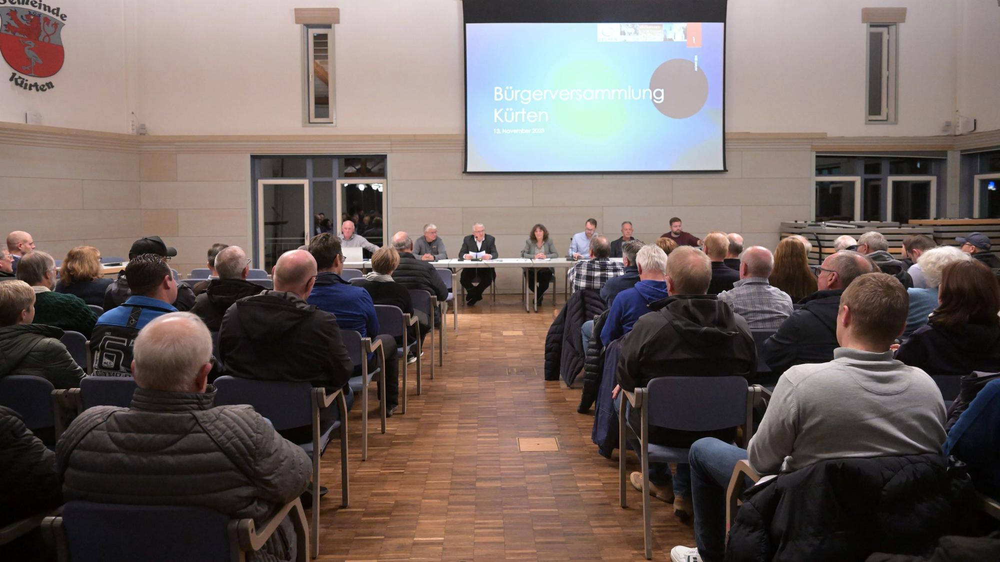 Volle Ränge bei der Versammlung im Bürgerhaus.