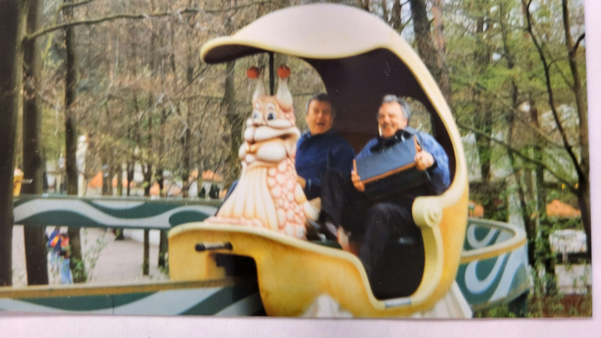 Knut Nobiling (rechts) mit Phantasialand-Gründer Richard Schmidt im April 1993 im Freizeitpark Efteling.