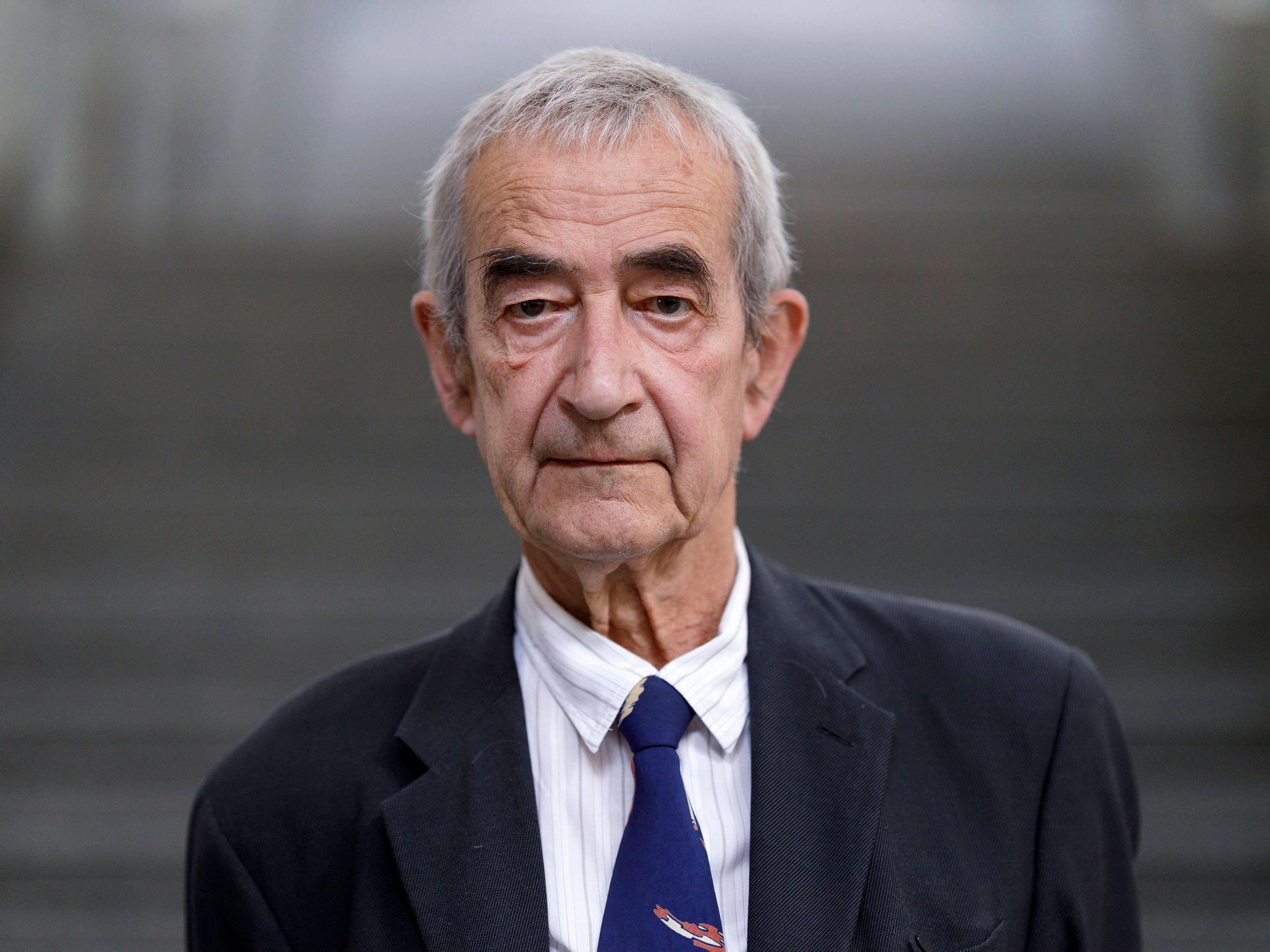 Walther König schaut in die Kamera.