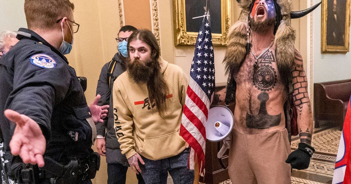 USA: „Q-Anon-Schamane“ will bei Kongresswahlen 2024 antreten