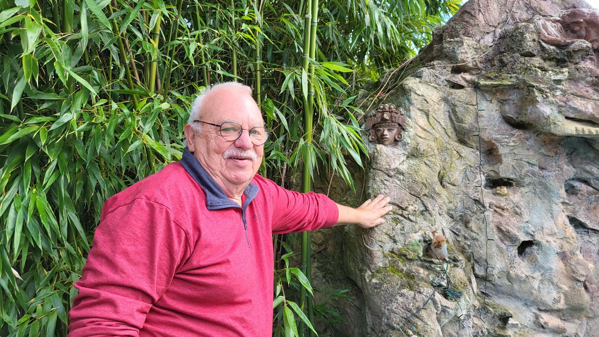 Knut Nobiling hat im Phantasialand viele Jahre als Bühnenbildner, Theaterplastiker und Theatermaler gearbeitet.