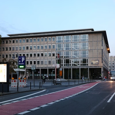 07.10.2023
Köln:
Das Gebäude der IHK Köln (Industrie- und Handelskammer) an der Straße „Unter Sachsenhausen“. Die IHK wird ihren Stammsitz bald wegen der Sanierung verlassen und für mehrere Jahre in ein Interim ziehen.
Unter Sachsenhausen 10
Foto: Martina Goyert