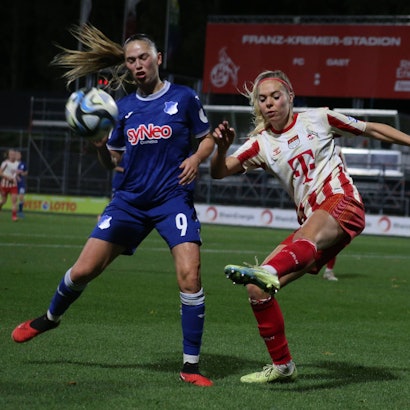 13.11.2023, xgrfx, Fussball 1.Bundesliga Damen, 1. FC Köln - TSG Hoffenheim emspor, v.l. Mathilde Janssens TSG Hoffenheim, Janina Hechler 1.FC Köln DFL/DFB REGULATIONS PROHIBIT ANY USE OF PHOTOGRAPHS as IMAGE SEQUENCES and/or QUASI-VIDEO Köln *** 13 11 2023, xgrfx, Soccer 1 Bundesliga Women, 1 FC Köln TSG Hoffenheim emspor, v l Mathilde Janssens TSG Hoffenheim , Janina Hechler 1 FC Köln DFL DFB REGULATIONS PROHIBIT ANY USE OF PHOTOGRAPHS as IMAGE SEQUENCES and or QUASI VIDEO Köln