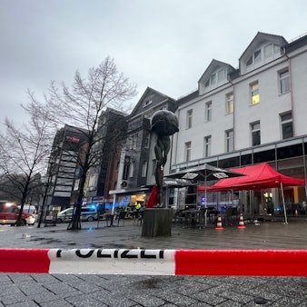 Nach Schüssen der Polizei auf einen Mann in Gummersbach ist die Fußgängerzone gesperrt