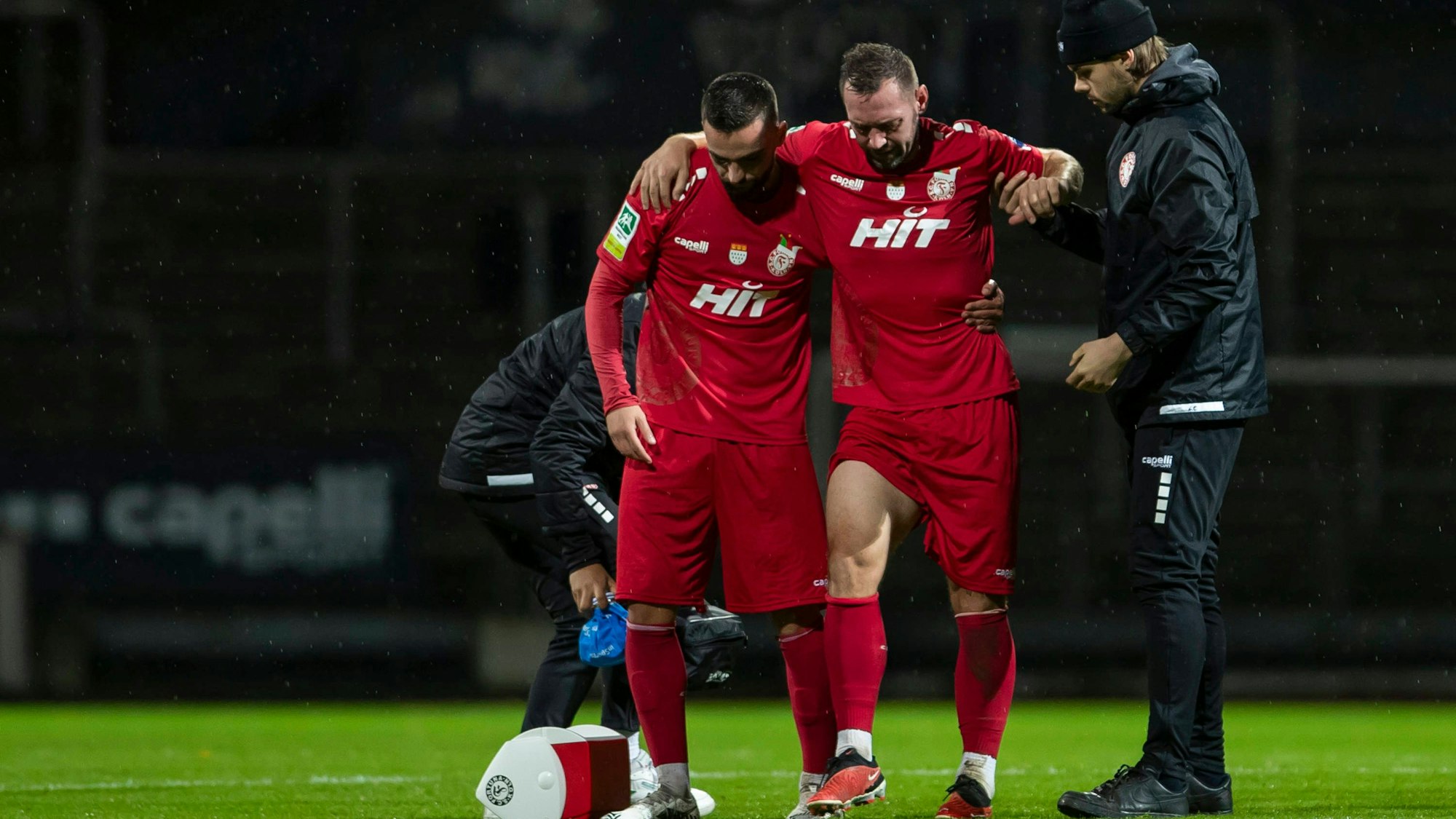 Regionalliga West, Fortuna Koeln - Borussia Moenchengladbach U23, 10.11.2023 Maik Kegel Fortuna Koeln, 10 muss verletzt ausgewechselt werden. Regionalliga West, Fortuna Koeln - Borussia Moenchengladbach U23, 15. Spieltag, am 10.11.2023, Suedstadion, Koeln DFL regulations prohibit any use of photographs as image sequences and/or quasi-video *** Regionalliga West, Fortuna Koeln Borussia Moenchengladbach U23, 10 11 2023 Maik Kegel Fortuna Koeln, 10 must be substituted due to injury Regionalliga West, Fortuna Koeln Borussia Moenchengladbach U23, 15 Matchday, on 10 11 2023, Suedstadion, Koeln DFL regulations prohibit any use of photographs as image sequences and or quasi video Copyright: xBEAUTIFULxSPORTS/Meuselx