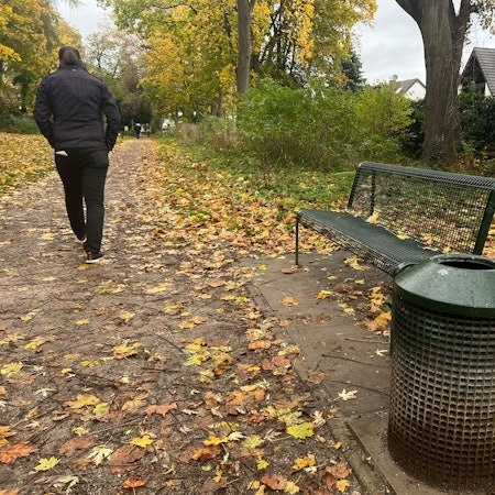 Die Sitzbank am Eiler Parkweg soll entfernt werden.
