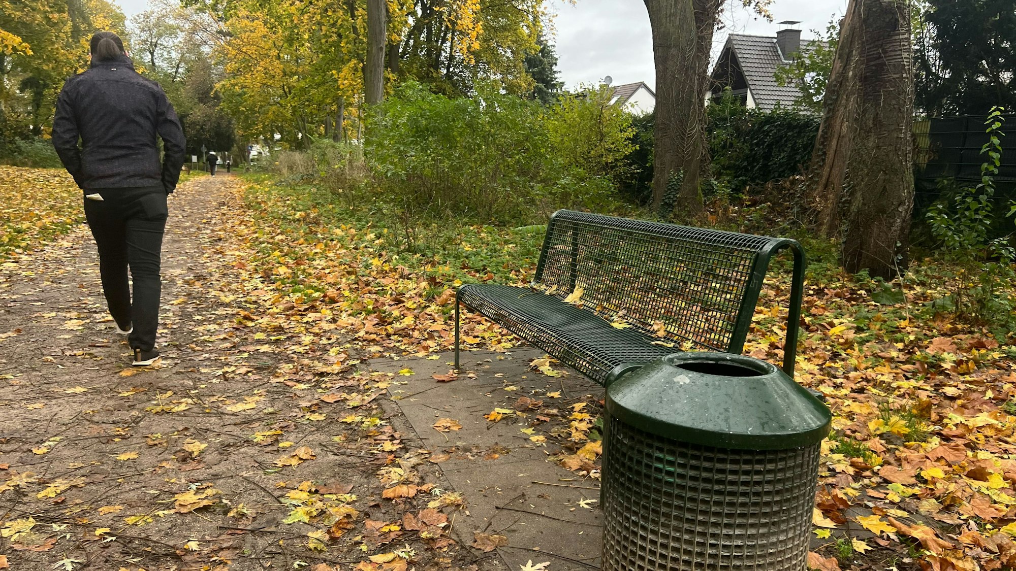 Die Sitzbank am Eiler Parkweg soll entfernt werden.
