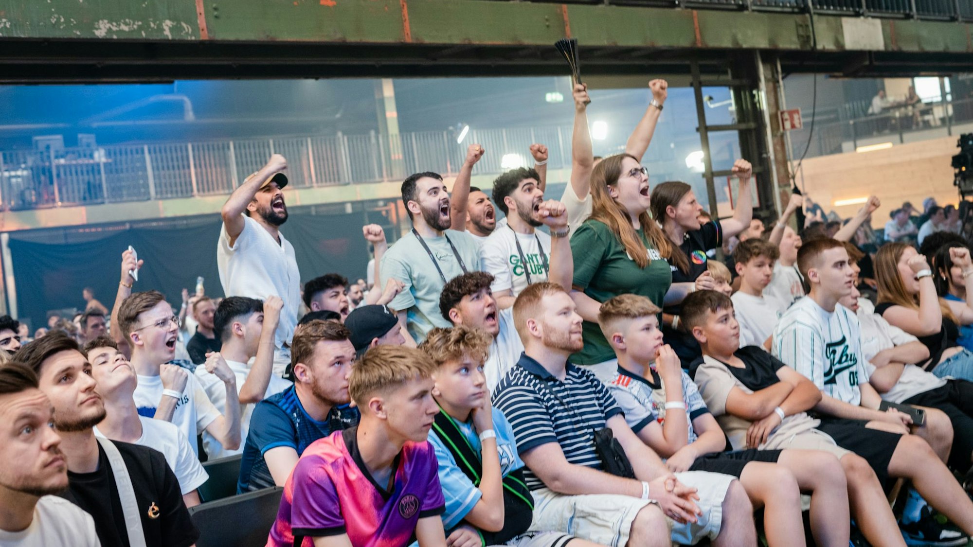 In Lukas Podolskis „Strassenkicker-Base“ in Köln-Mülheim finden regelmäßig Offline-Spieltage der VBL statt.