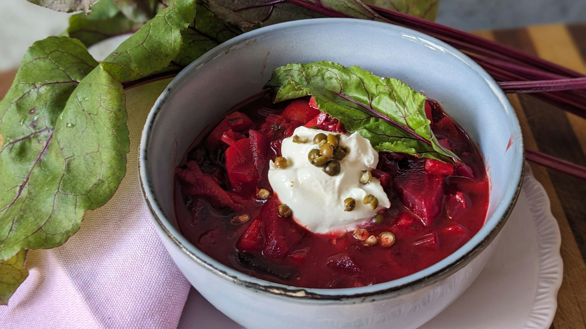 Rote-Bete-Eintopf in einer Schale