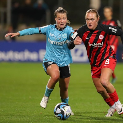 10.11.2023, xusrbx, Fussball 1.Bundesliga Damen, Eintracht Frankfurt Frauen - Bayer 04 Leverkusen emspor, v.l. Kristin Koegel Bayer 04 Leverkusen, 11, Lisanne Graewe Eintracht Frankfurt, 8, DFL/DFB REGULATIONS PROHIBIT ANY USE OF PHOTOGRAPHS as IMAGE SEQUENCES and/or QUASI-VIDEO Frankfurt am Main *** 10 11 2023, xusrbx, Soccer 1 Bundesliga Women, Eintracht Frankfurt Women Bayer 04 Leverkusen emspor, v l Kristin Koegel Bayer 04 Leverkusen, 11 , Lisanne Graewe Eintracht Frankfurt, 8 , DFL DFB REGULATIONS PROHIBIT ANY USE OF PHOTOGRAPHS as IMAGE SEQUENCES and or QUASI VIDEO Frankfurt am Main