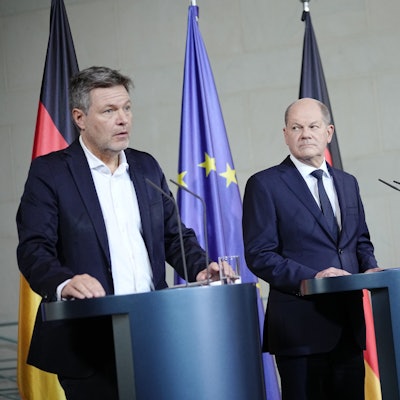 Christian Lindner (r.), Olaf Scholz (M.) und Robert Habeck geben ein Pressestatement nach dem Urteil des Bundesverfassungsgerichts zum Nachtragshaushalt 2021.