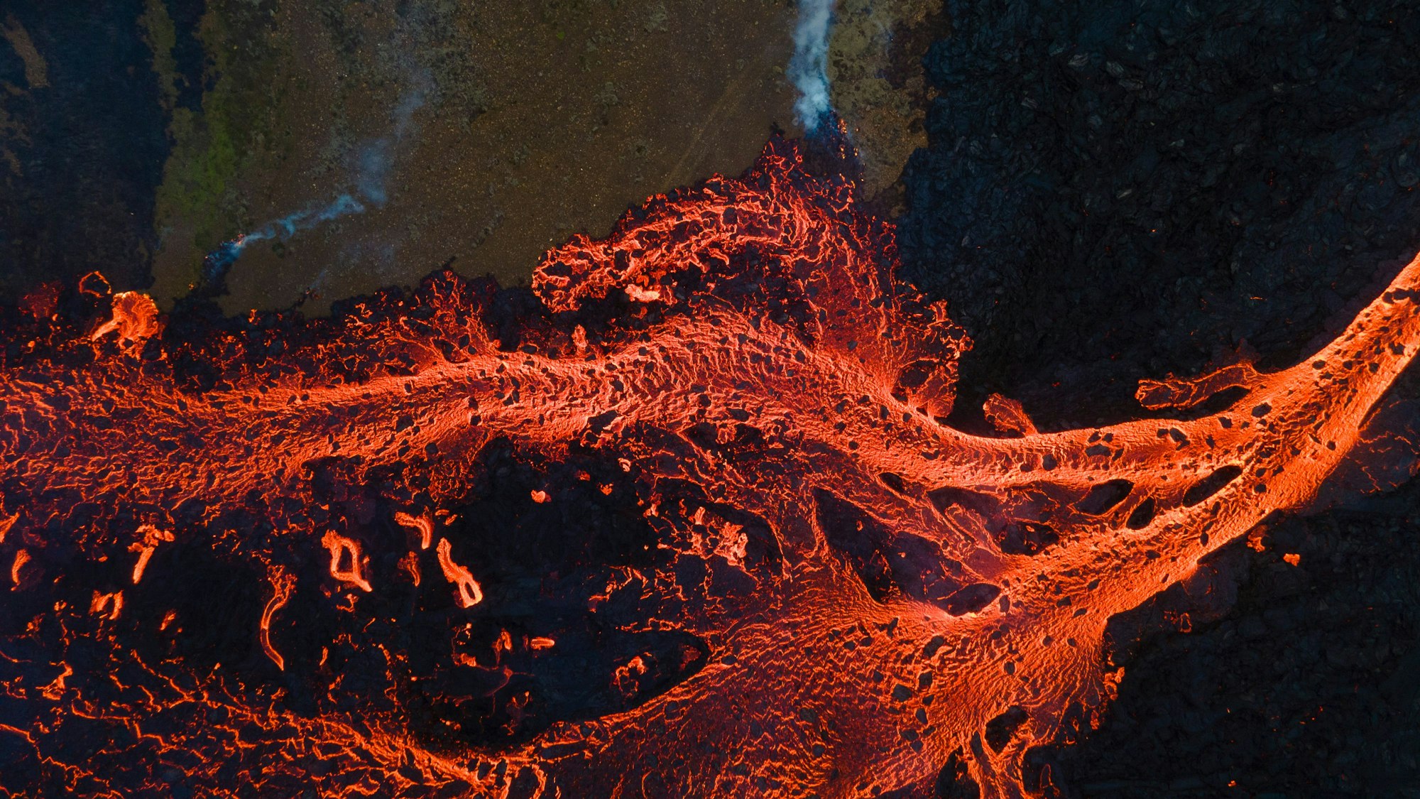 Auf der Reykjanes-Halbinsel kommt es seit Monaten zu Vulkanausbrüchen. Geologen fürchten, dass ein großer Magmatunnel unter dem Ort Grindavík ausbrechen könnte. Sie rechnen mit dem größten Vulkanausbruch seit 50 Jahren. (Archivbild)