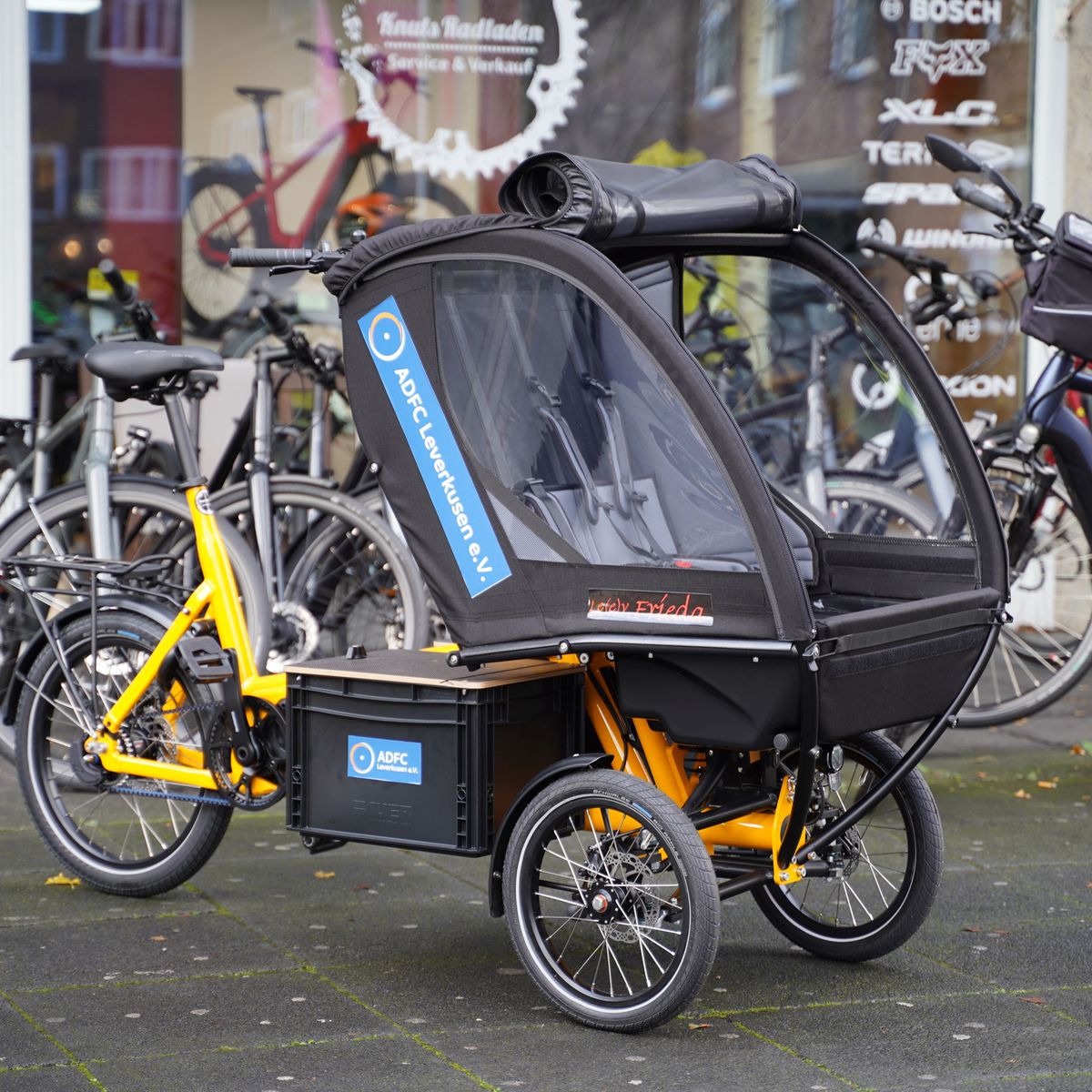 laptop in fahrradtasche transportieren YBAG Commuter - Nachhaltige - Gepäckträgertasche für Büro mit 4 Fächer | Innentaschen | Flaschennetz | Regenschutz Farbe:Light pink Cosi Tabellini POL-HK: Neuenkirchen: Wem gehört
