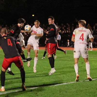 Florian Dietz (M.) bekam beim Testspiel gegen die SpVg Porz mal wieder eine Chance, sich zu zeigen. Der 1. FC Köln siegte mit 8:0 gegen den Mittelrheinligisten.
