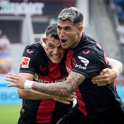 Verstehen sich gut auf dem Rasen: Exequiel Palacios (re.) und Granit Xhaka.