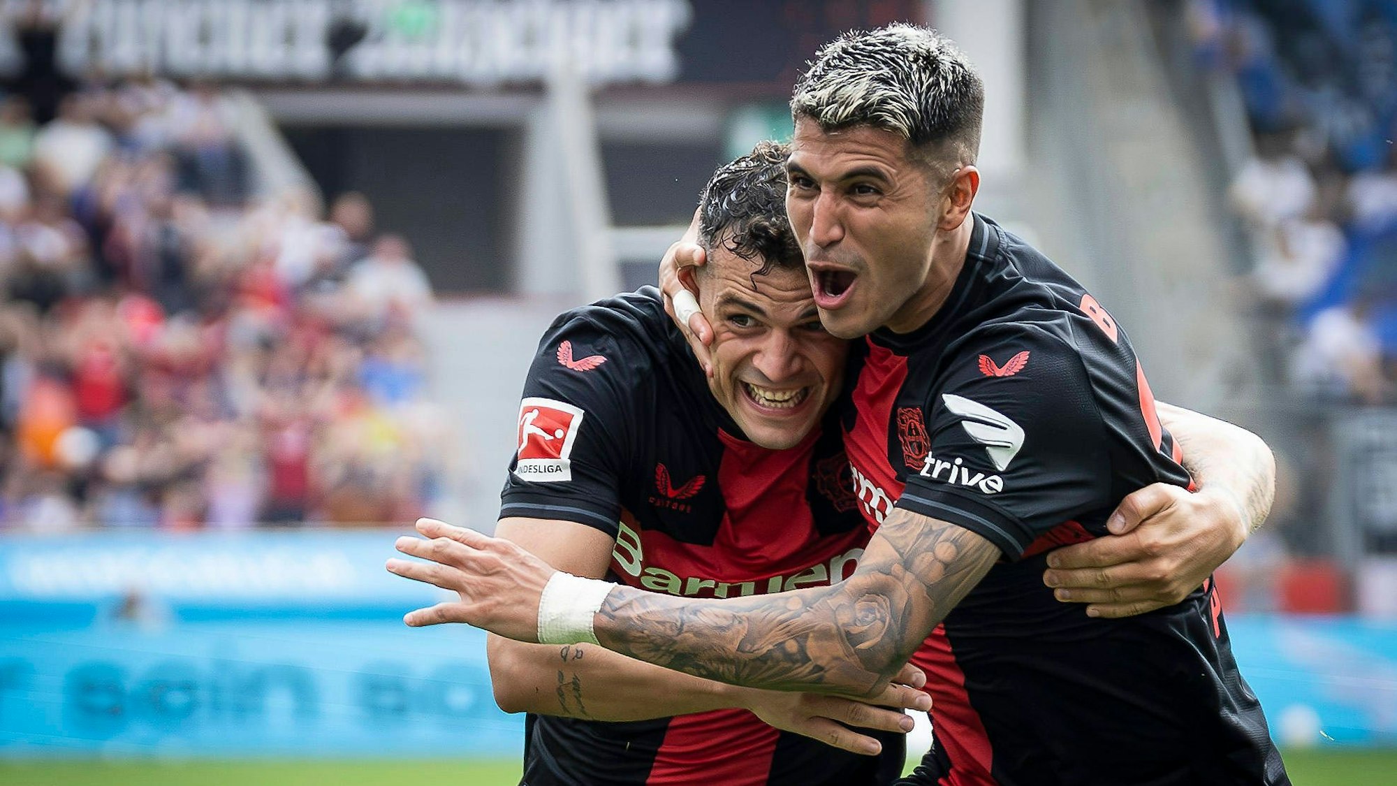 Verstehen sich gut auf dem Rasen: Exequiel Palacios (re.) und Granit Xhaka.