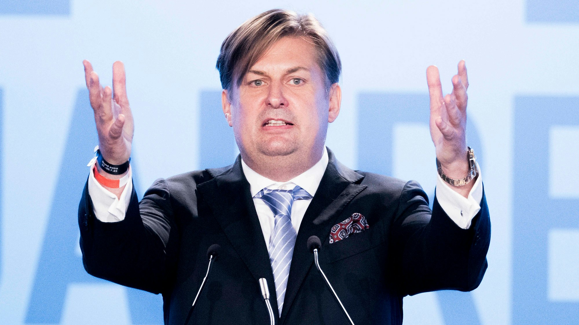 Maximilian Krah spricht bei seiner Vorstellungsrede als AfD-Spitzenkandidat für die Europawahl. (Archivbild)