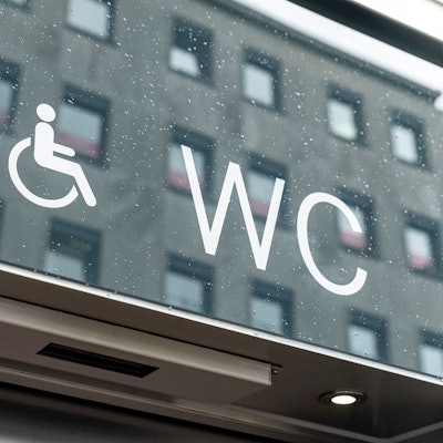 Schild einer öffentlichen Toilette in Köln.