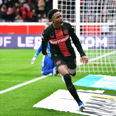 Nathan Tella freut sich über seinen Treffer zum 4:0 gegen Union Berlin.