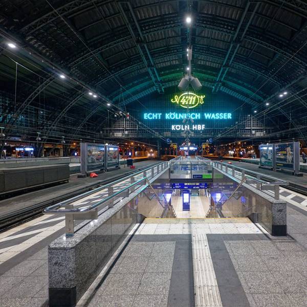 Weitgehend leer ist in den Morgenstunden des 16. November der Hauptbahnhof Köln, nachdem die Gewerkschaft Deutscher Lokomotivführer (GDL) zu einem 20-stündigen Warnstreik bei der Deutschen Bahn AG aufgerufen.
