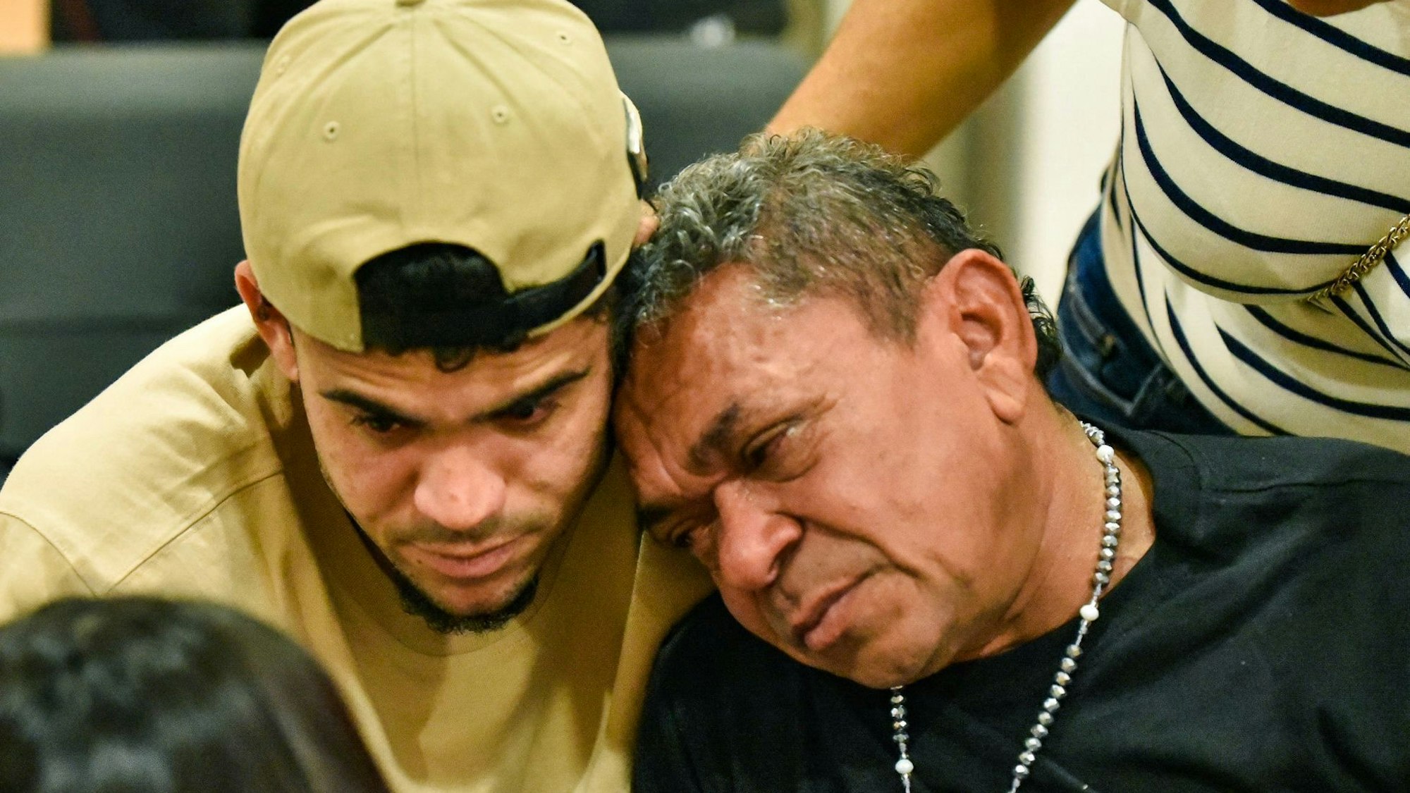 Luis Diaz (l.) mit seinem Vater Luis Manuel Diaz nach dessen Freilassung.