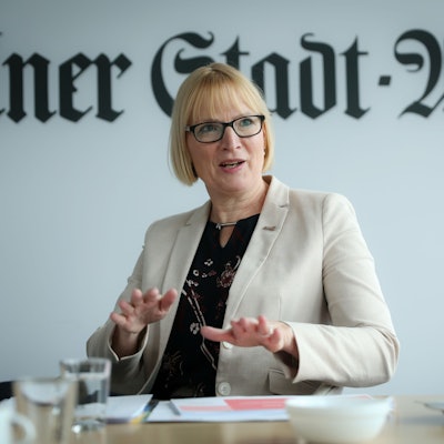 Wachstum und Defizite, wie passt das zusammen? KVB-Chefin Stefanie Haaks sucht nach Lösungen.