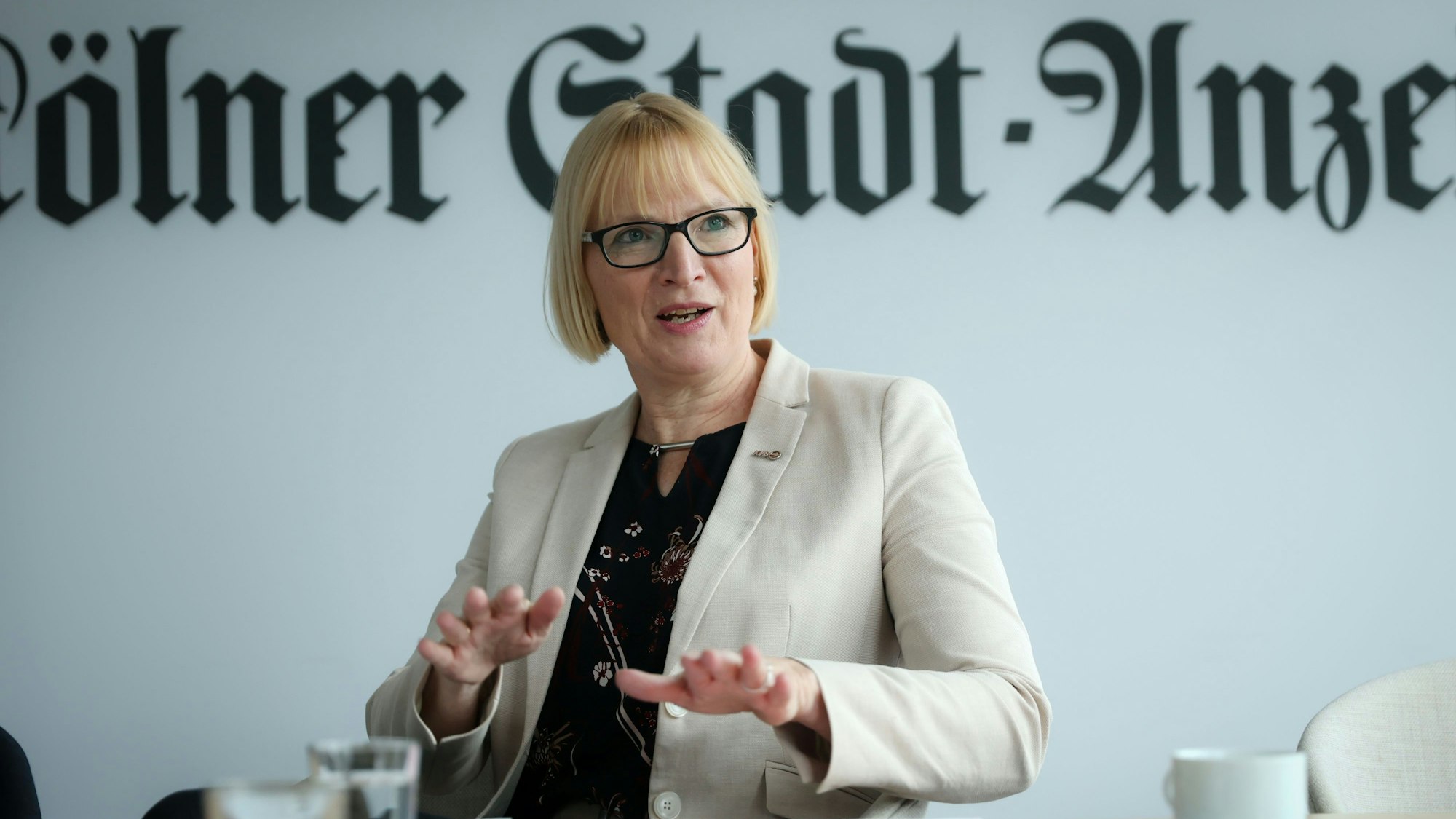 Wachstum und Defizite, wie passt das zusammen? KVB-Chefin Stefanie Haaks sucht nach Lösungen.