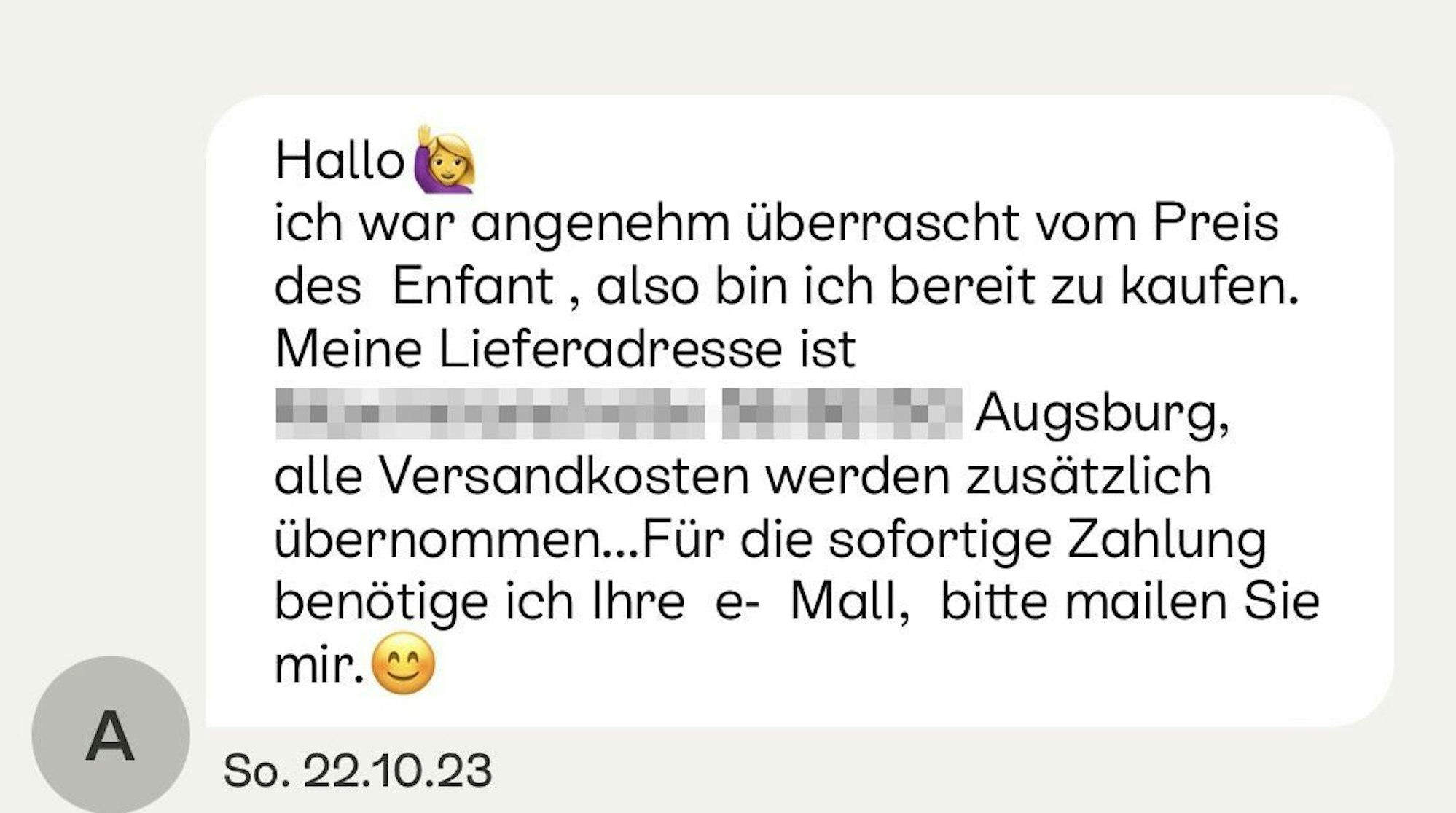 Ein paar Grammatikfehler, nette Smileys – diese Nachricht könnte eine Mama von nebenan geschrieben haben.