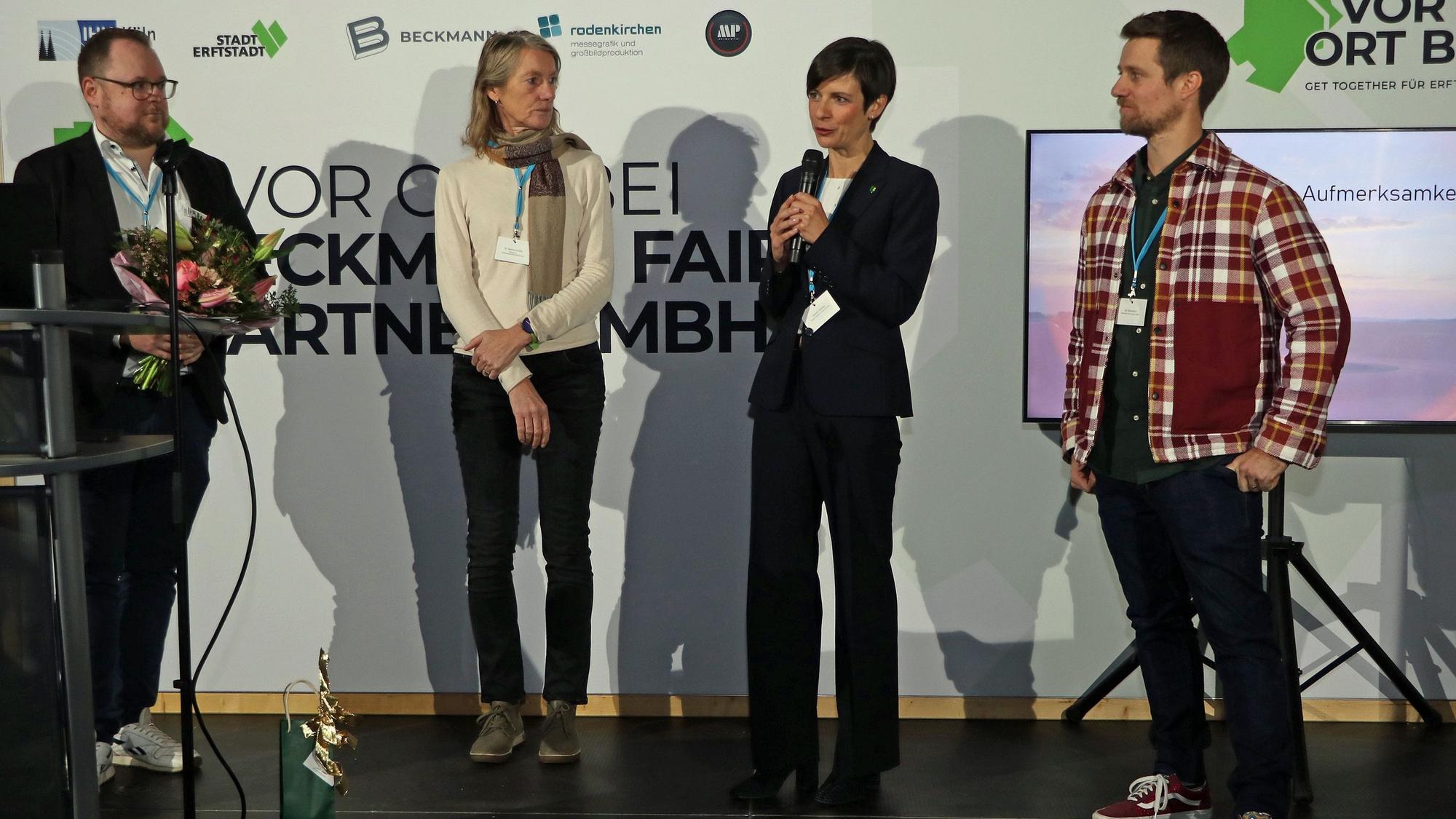Auf dem Foto sind Gero Fürstenberg, Dr. Bettina Knothe, Carolin Weitzel und Jan Beckmann zu sehen.
