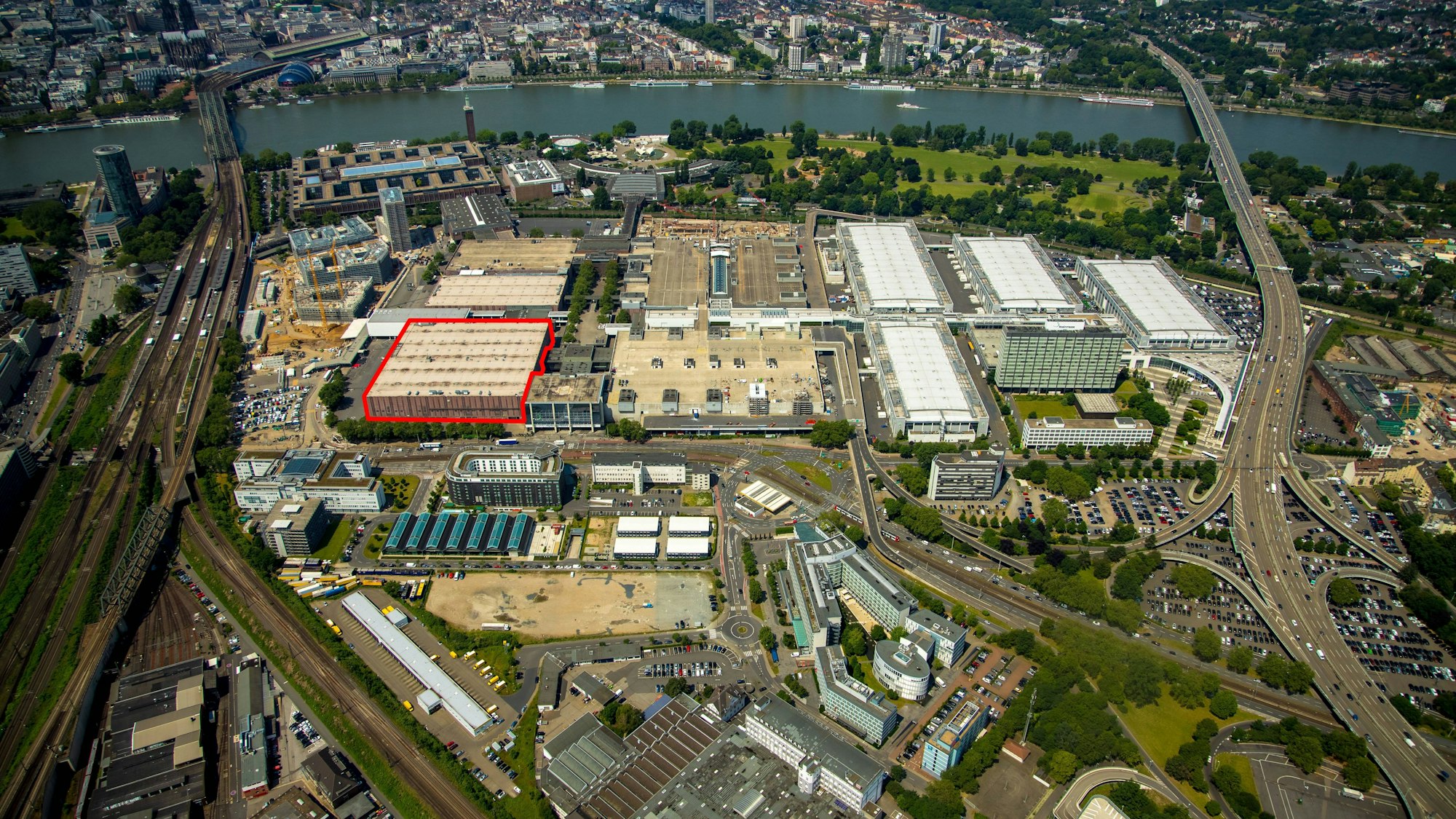 Luftbild von der Köln-Messe
