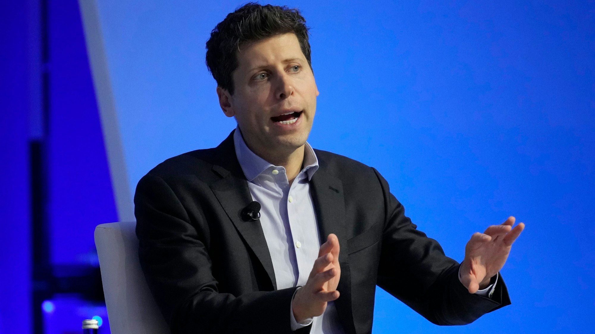 Der Entwickler des Chatbots ChatGPT, OpenAI, hat seinen Chef Sam Altman gefeuert.