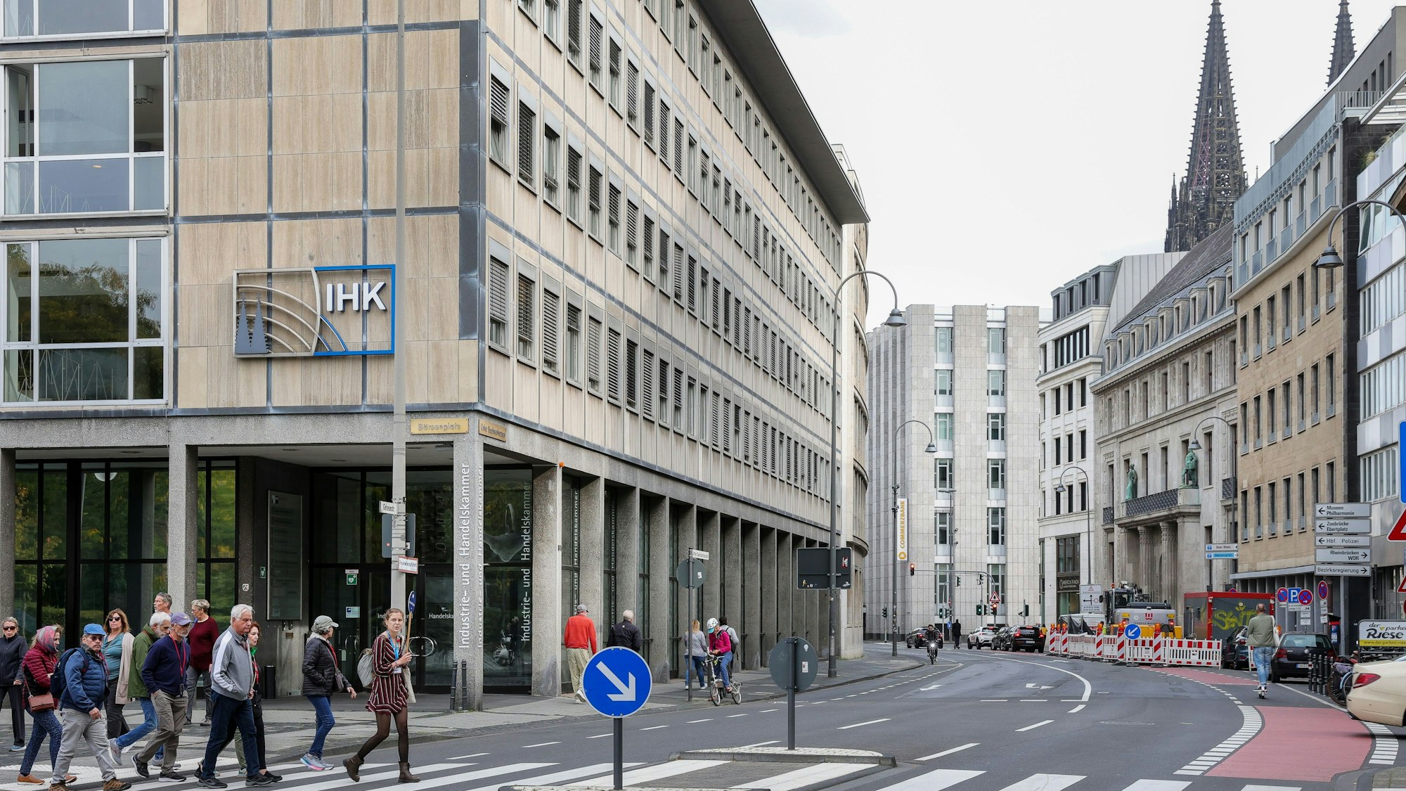 Der Stammsitz der IHK Köln (links)