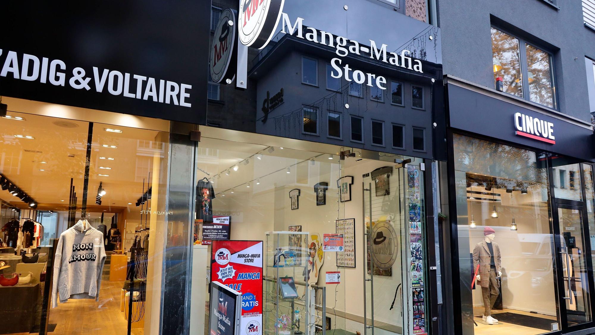 Zwischen Markengeschäften hat sich ein Manga-Store angesiedelt.