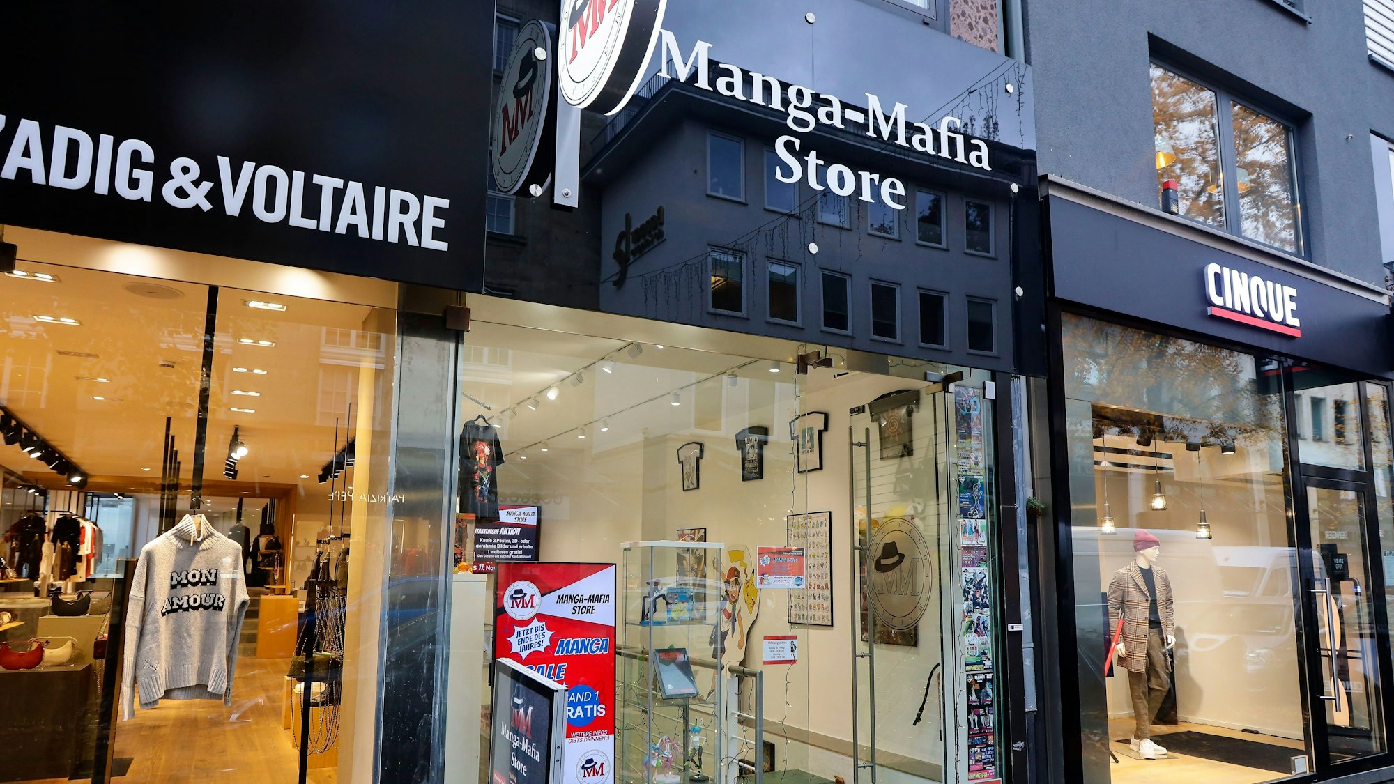 Zwischen Markengeschäften hat sich ein Manga-Store angesiedelt.