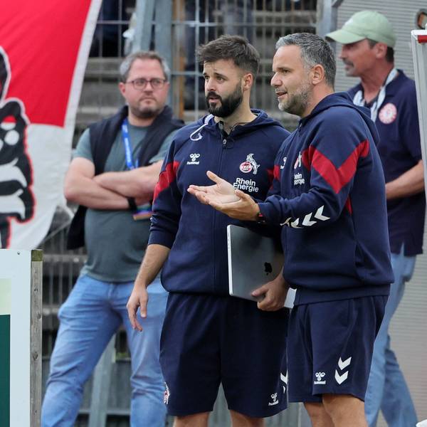 SC Fortuna Köln vs. 1. FC Köln U21, 4.Liga,
rechts: Trainer Evangelos Sbonias (1. FC Köln), 01.08.2023, Bild: Herbert Bucco
