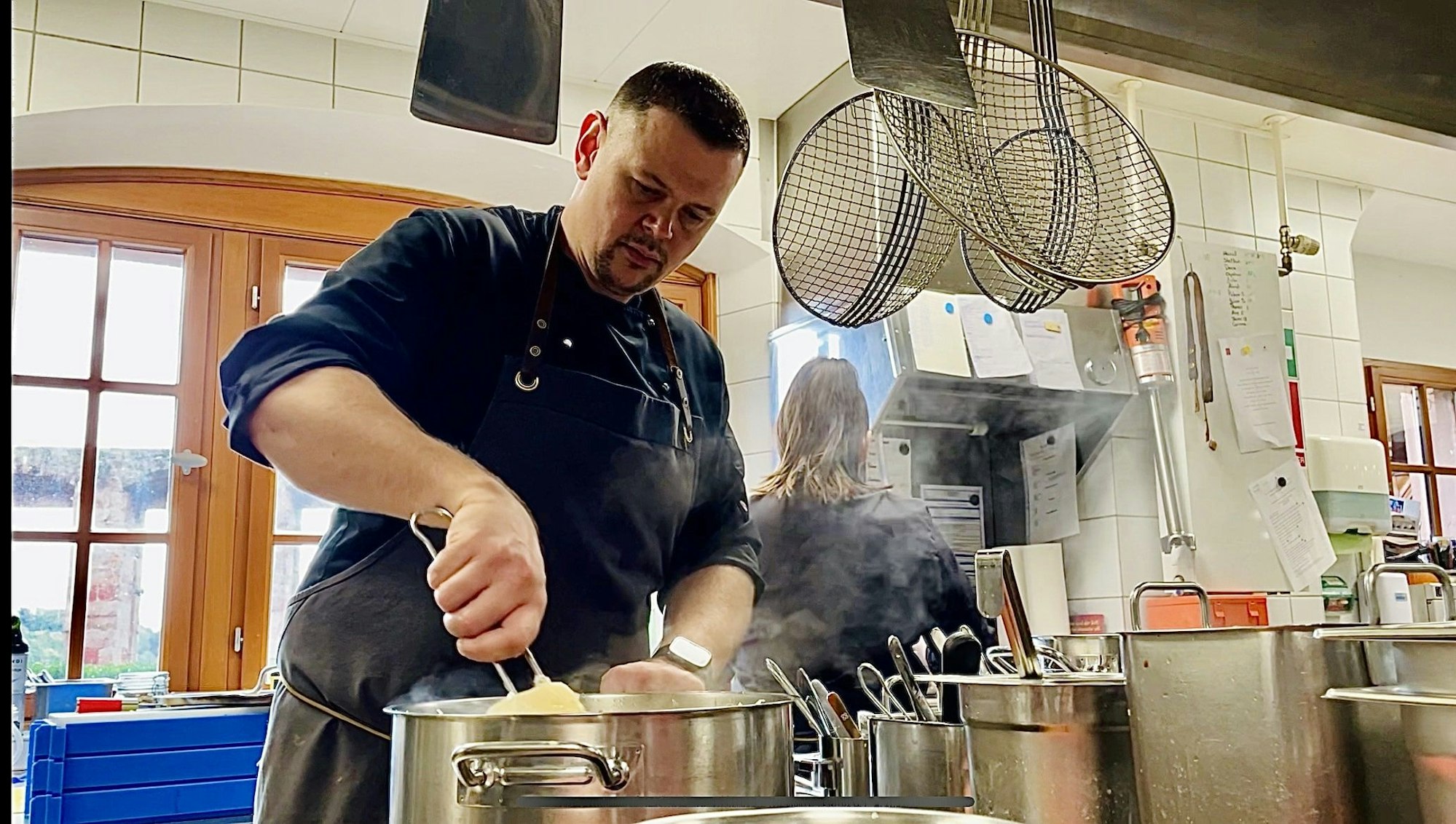 Marcel Touissant war früher Drogenabhängig, heute ist er Sternekoch.