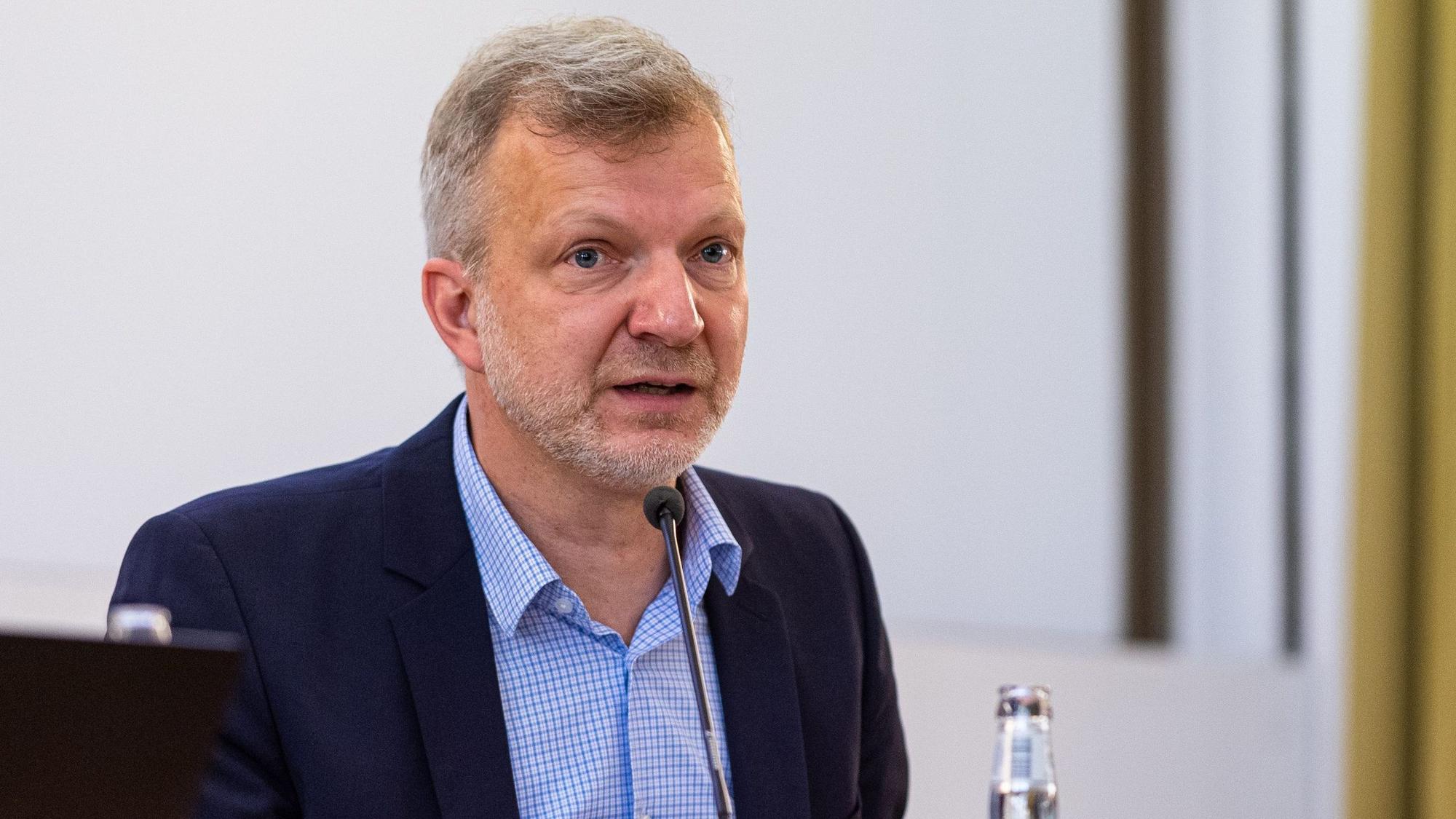 Der Hamburger Historiker Thomas Großbölting bei der Vorstellung der Studie zum Missbrauch im Bistum Münster.