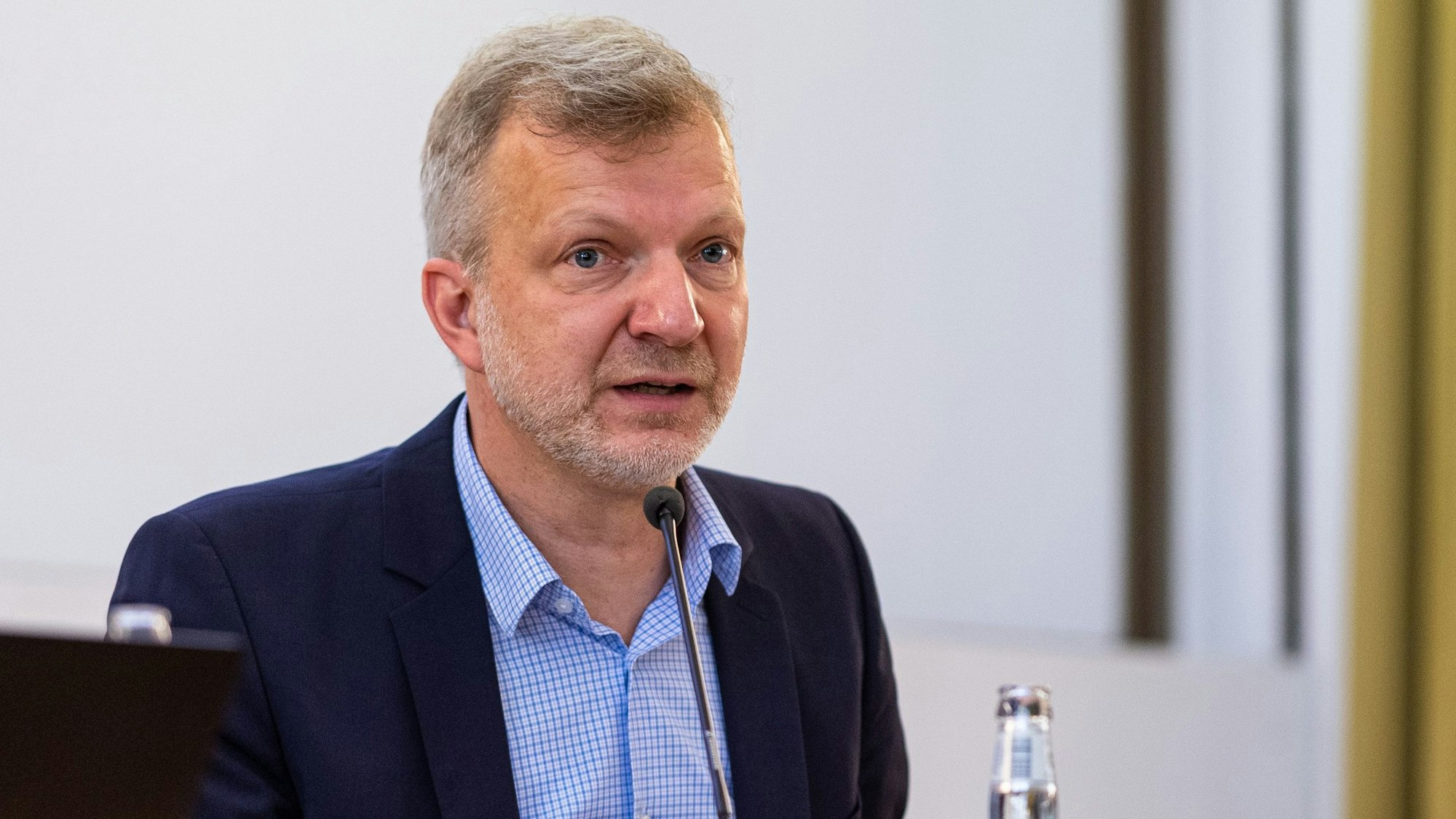 Der Hamburger Historiker Thomas Großbölting bei der Vorstellung der Studie zum Missbrauch im Bistum Münster.