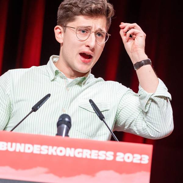 dpatopbilder - 17.11.2023, Niedersachsen, Braunschweig: Philipp Türmer, Kandidat Jusos-Bundesvorsitzender, hält beim Bundeskongress der Jungsozialisten (Jusos) seine Bewerbungsrede. Foto: Moritz Frankenberg/dpa +++ dpa-Bildfunk +++