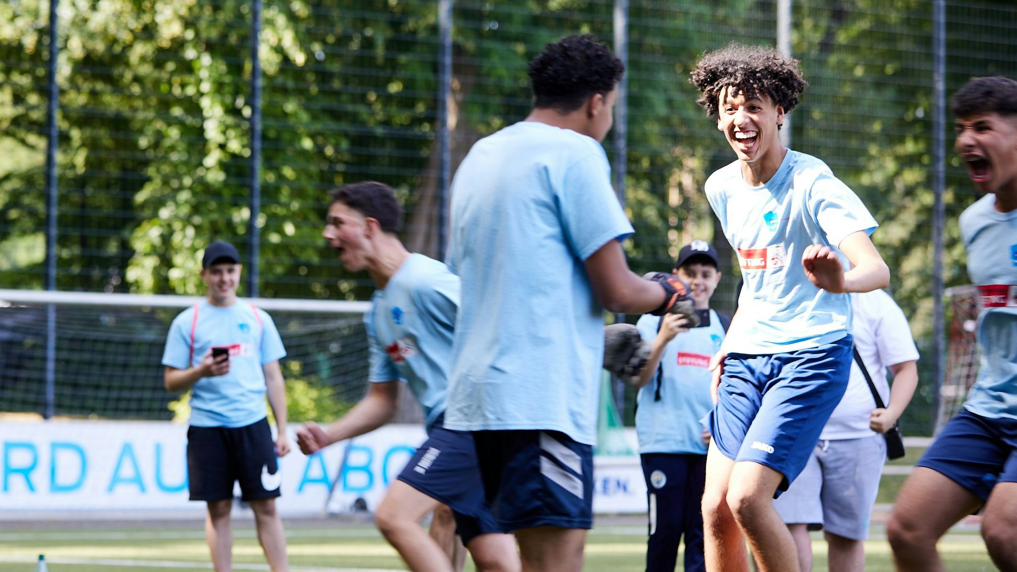 Kidssmiling organisiert Trainingsstunden.