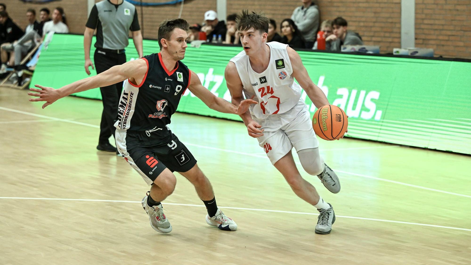 Barmer 2. Basketball Bundesliga ProB: Rheinstars Koeln vs. Ademax Ballers Ibbenbueren, 18.11.2023 Robin Danes RheinStars Koeln 24, Barmer 2. Basketball Bundesliga ProB: Rheinstars Koeln vs. Ademax Ballers Ibbenbueren am 18.11.2023 im ASV Koeln in Koeln Nordrhein-Westfalen *** Barmer 2 Basketball Bundesliga ProB Rheinstars Koeln vs Ademax Ballers Ibbenbueren, 18 11 2023 Robin Danes RheinStars Koeln 24 , Barmer 2 Basketball Bundesliga ProB Rheinstars Koeln vs Ademax Ballers Ibbenbueren on 18 11 2023 at ASV Koeln in Koeln North Rhine-Westphalia Copyright: xBEAUTIFULxSPORTS/Mueller-Laschetx