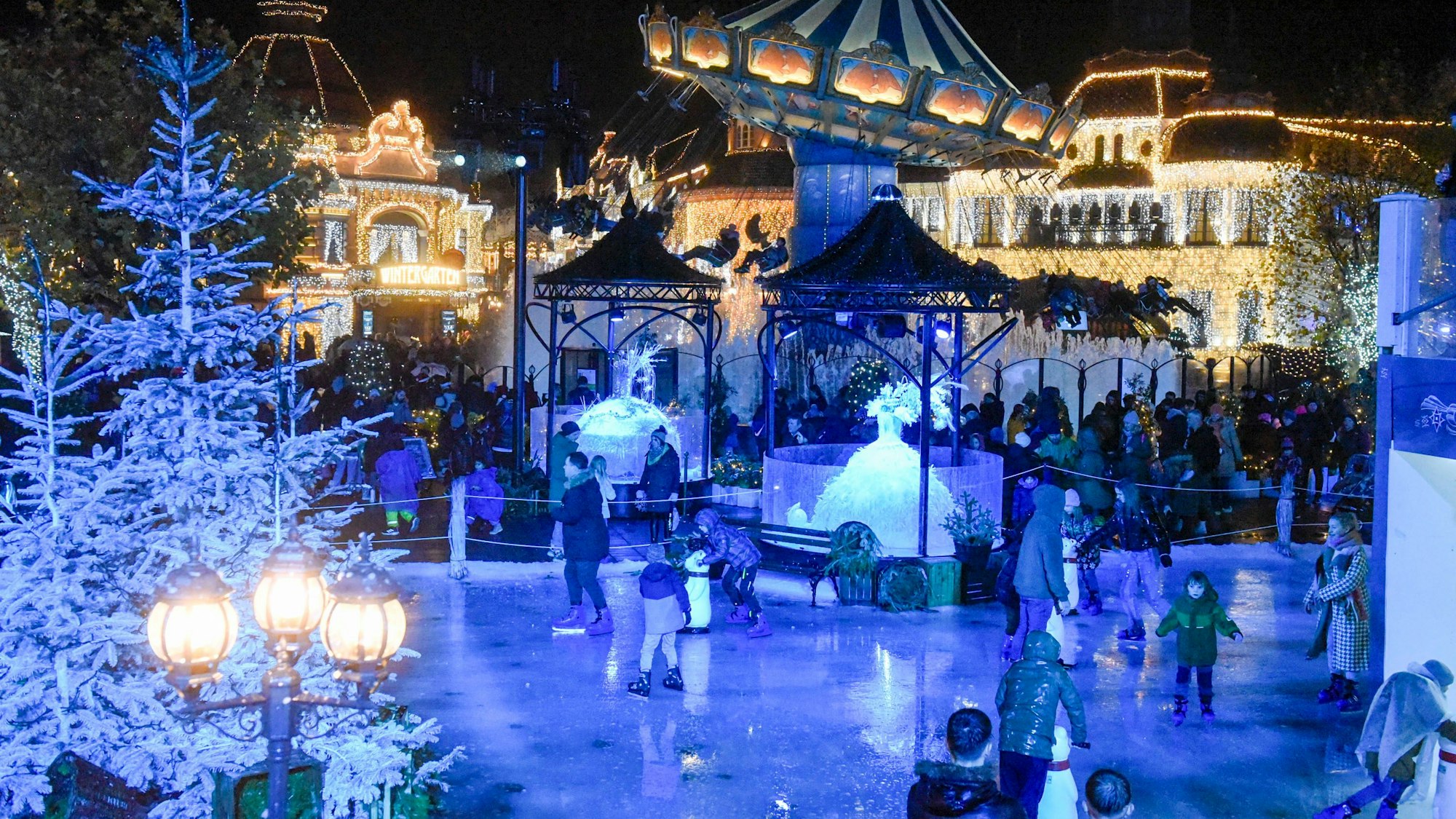 Das Foto zeigt die Eisbahn im Phantasialand.