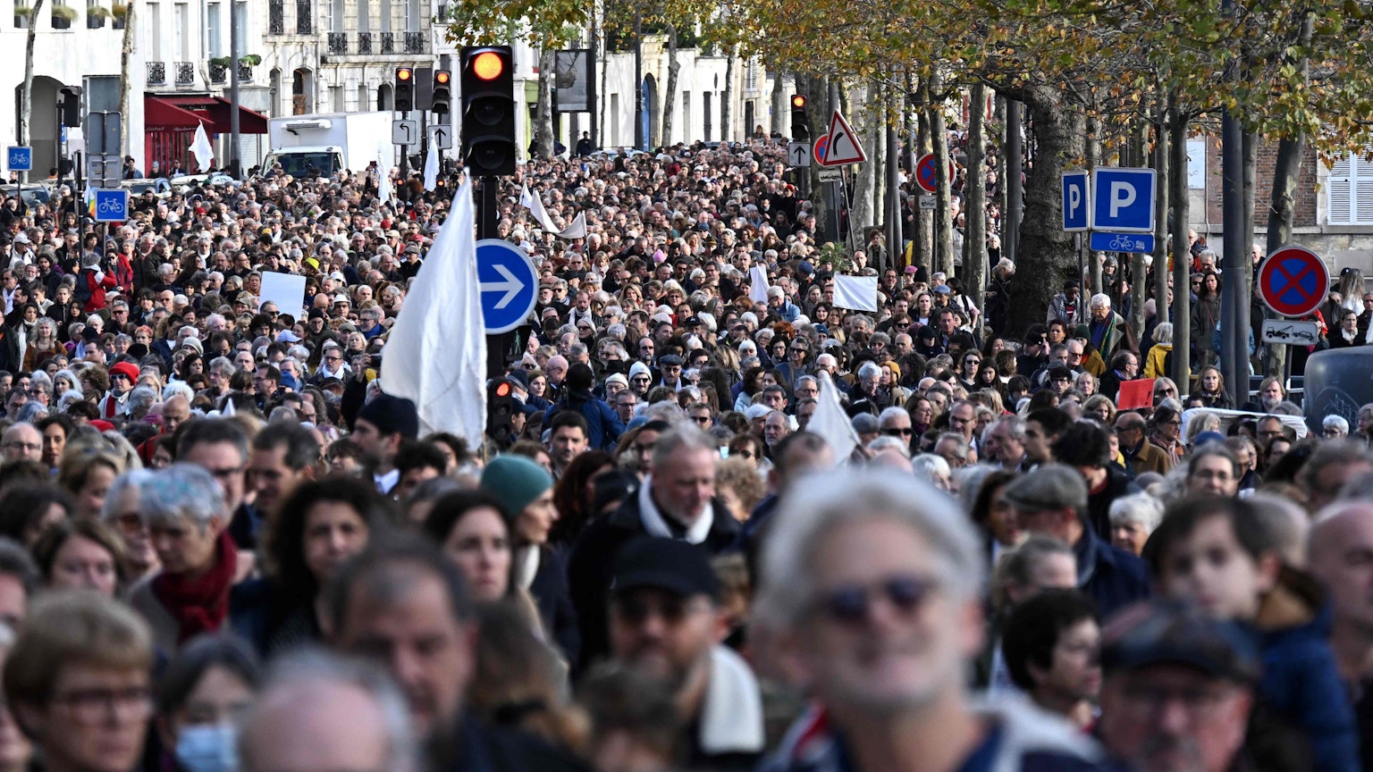 Schweigemarsch in Paris am Sonntag: Tausende fordern eine Beilegung des Konflikts im Nahen Osten.