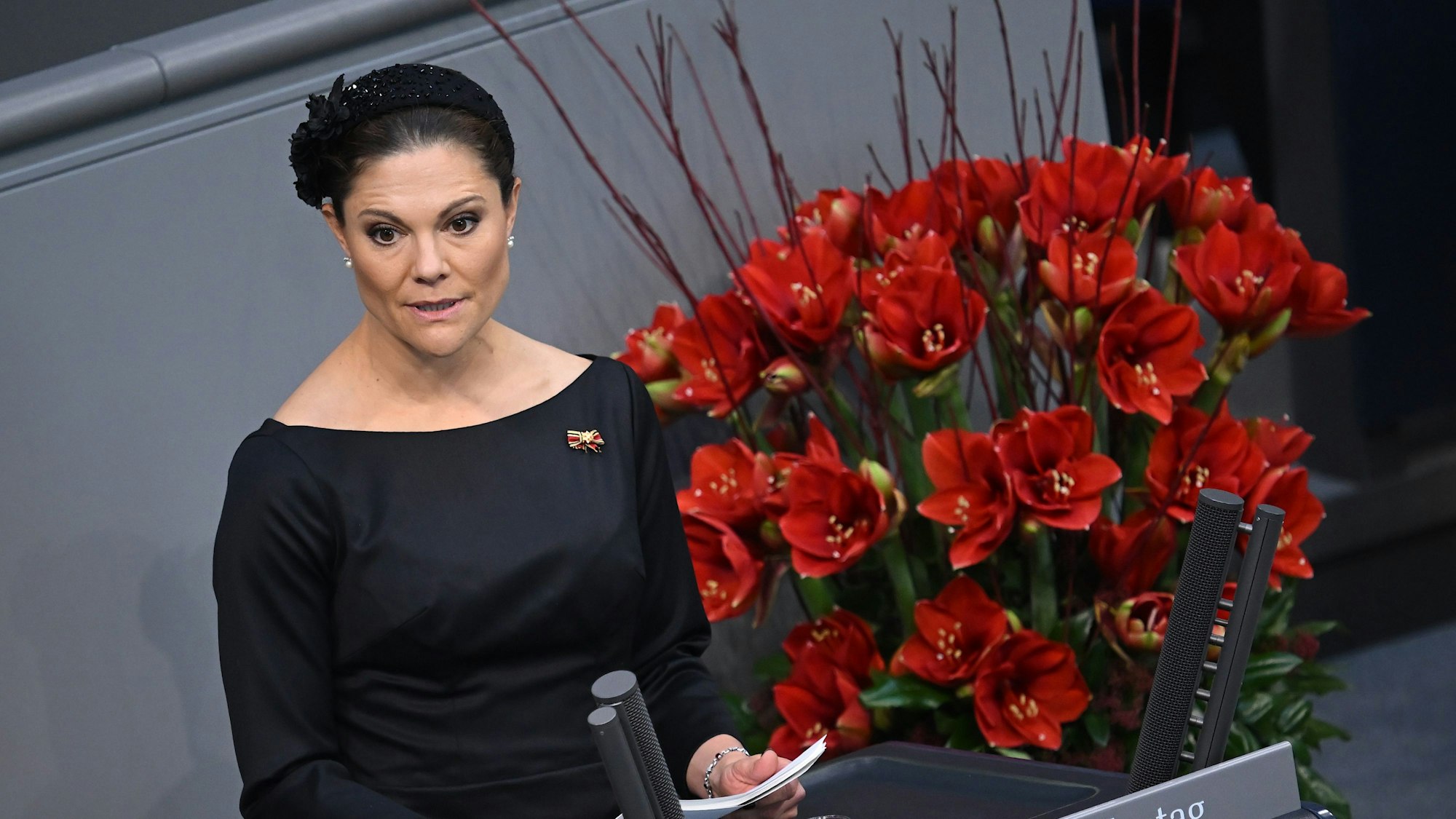 Kronprinzessin Victoria spricht im Bundestag bei der zentralen Gedenkveranstaltung des Volksbundes Deutsche Kriegsgräberfürsorge.