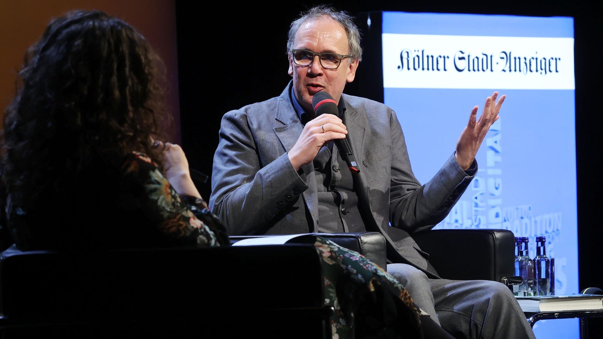 Volker Kutscher im Gespräch mit Anne Burgmer.
