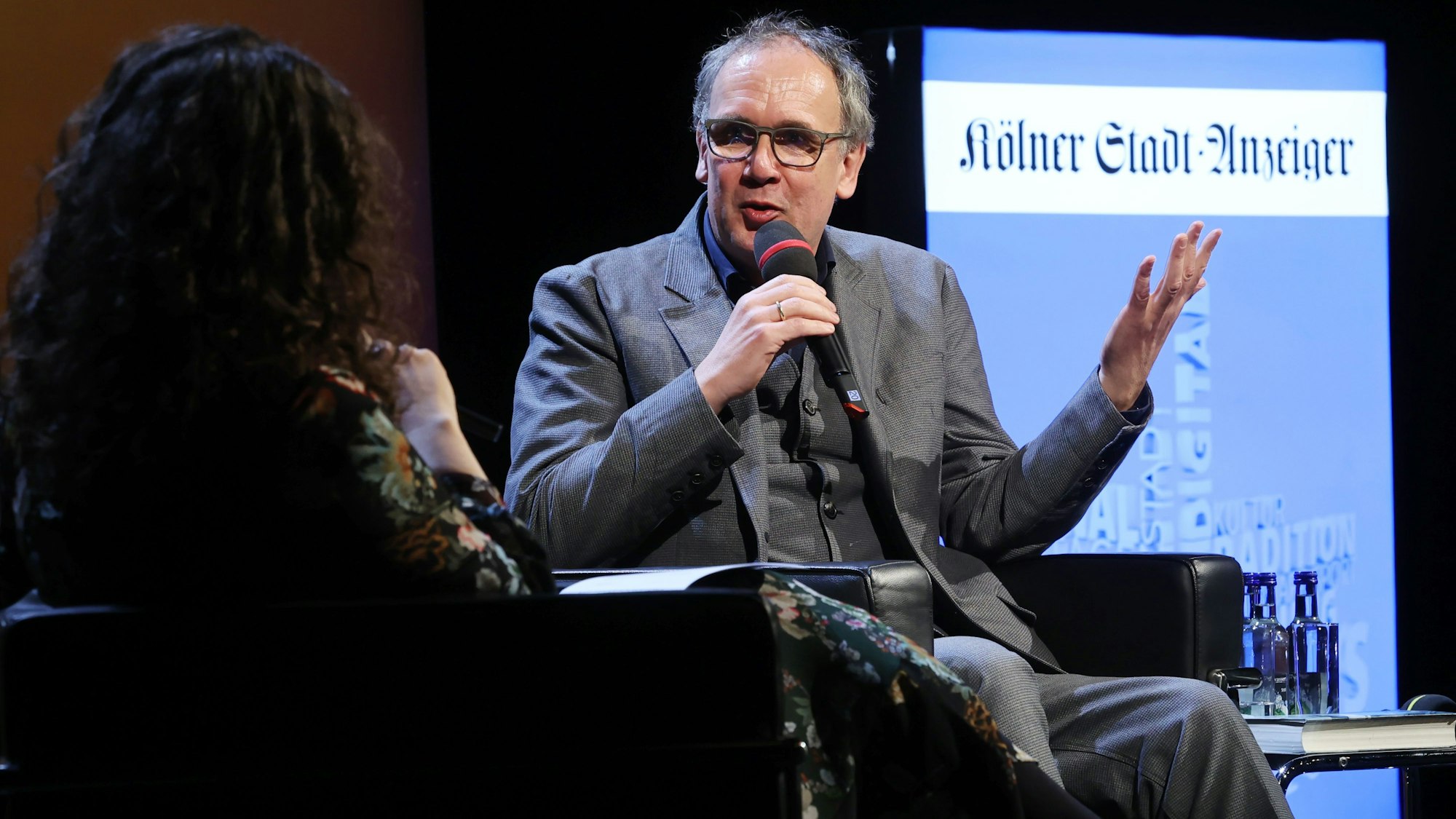 Volker Kutscher im Gespräch mit Anne Burgmer.
